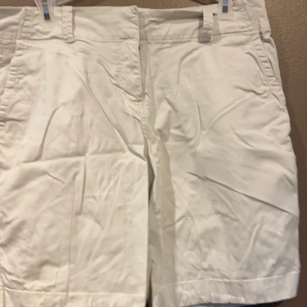 Women’s size 10 Vinyard Vines cargo shorts
